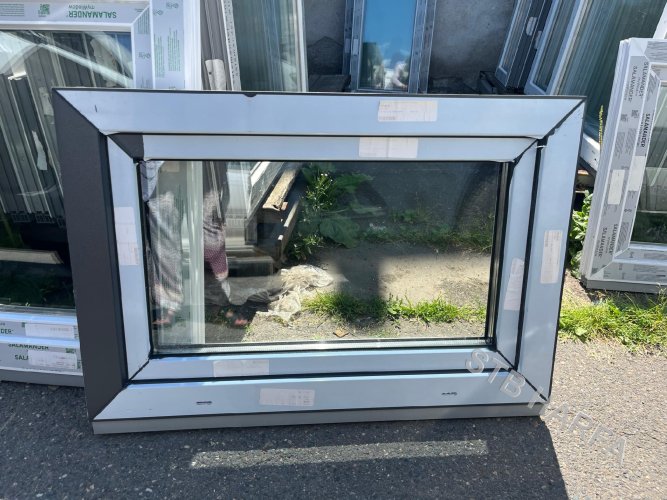 Okno 90x60 antracit TROJSKLO Sklopne